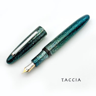 日本 TACCIA 銀河寶石系列 硬橡膠上漆 限量80支 18K 鋼筆(綠銀河) 日本 TACCIA 銀河寶石系列 硬橡膠上漆 限量80支 18K 鋼筆(綠銀河)