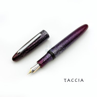 日本 TACCIA 銀河寶石系列 硬橡膠上漆 限量80支 18K 鋼筆(紅銀河) 日本 TACCIA 銀河寶石系列 硬橡膠上漆 限量80支 18K 鋼筆(紅銀河)