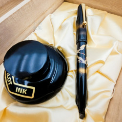 日本 PILOT 百樂 平蒔繪 板本康則 國光會 雙鶴 18K金 鋼筆 日本 PILOT 百樂 平蒔繪 板本康則 國光會 雙鶴 18K金 鋼筆