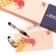 臺灣 OPUS 88 製筆精基 X Soupy Tang 聯名 『 Hugging 』 迷你袖珍鋼筆  臺灣 OPUS 88 製筆精基 X Soupy Tang 聯名 『 Hugging 』 迷你袖珍鋼筆