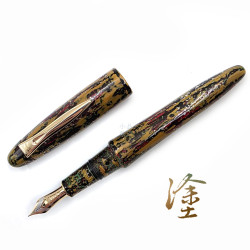 臺灣職人昆陽  二創系列 漆塗款『 荒絢 』(使用Platinum 出雲 生漆繪製 )M尖 臺灣職人昆陽  二創系列 漆塗款『 荒絢 』(使用Platinum 出雲 生漆繪製 )M尖