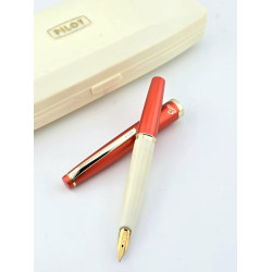優選短鋼=中古美品= Pilot Elite 18K 早期款 鋼筆 有刻印字 #M6240 優選短鋼=中古美品= Pilot Elite 18K 早期款 鋼筆 有刻印字 #M6240