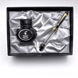 日本 PILOT 百樂 限量|Pilot Custom 823  FA尖 鋼筆 Falcon Nib 墨水禮盒組(透明) 日本 PILOT 百樂 限量|Pilot Custom 823  FA尖 鋼筆 Falcon Nib 墨水禮盒組(透明)