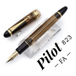 日本 PILOT 百樂 限量|Pilot Custom 823 FA尖 鋼筆 Falcon Nib 墨水禮盒組(透咖啡) 日本 PILOT 百樂 限量|Pilot Custom 823 FA尖 鋼筆 Falcon Nib 墨水禮盒組(透咖啡)