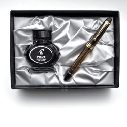 日本 PILOT 百樂 限量|Pilot Custom 823 FA尖 鋼筆 Falcon Nib 墨水禮盒組(透咖啡) 日本 PILOT 百樂 限量|Pilot Custom 823 FA尖 鋼筆 Falcon Nib 墨水禮盒組(透咖啡)