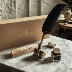 義大利 Bortoletti Set82 羽毛沾水筆+筆座+30ml黑色墨水一瓶(黑色羽毛) 義大利 Bortoletti Set82 羽毛沾水筆+筆座+30ml黑色墨水一瓶(黑色羽毛)