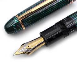『 限量珍藏 螺鈿生漆工藝 』149 大班 18K BB尖 鋼筆 (翠羽綠) 『 限量珍藏 螺鈿生漆工藝 』149 大班 18K BB尖 鋼筆 (翠羽綠)