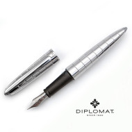 德國 DIPLOMAT 迪波曼 AERO 太空梭 亮鉻格紋 鋼筆(不銹鋼尖) 德國 DIPLOMAT 迪波曼 AERO 太空梭 亮鉻格紋 鋼筆(不銹鋼尖)