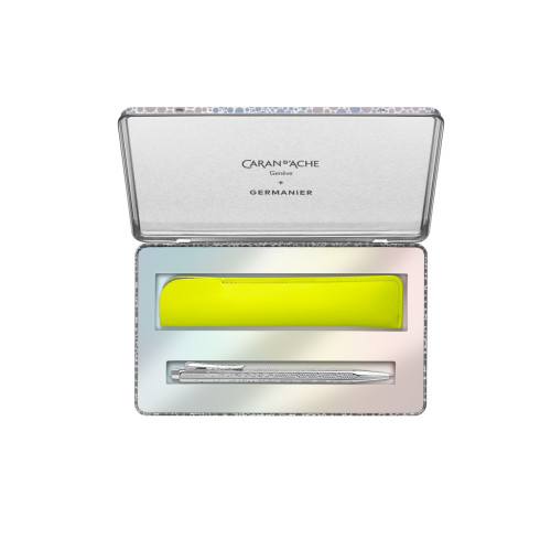 瑞士卡達 CARAN D'ACHE x Kévin Germanier 聯名「Les Fulgureuses 閃耀系列」艾可朵 GERMANIER 原子筆禮盒組 搭配專屬皮革筆套