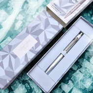 瑞士卡達 CARAN D'ACHE 阿爾卑斯霜雪 Alpine Frost 系列 2025 聖誕 特別版 849™ 原子筆 (霜白款) 瑞士卡達 CARAN D'ACHE 阿爾卑斯霜雪 Alpine Frost 系列 2025 聖誕 特別版 849™ 原子筆 (霜白款)