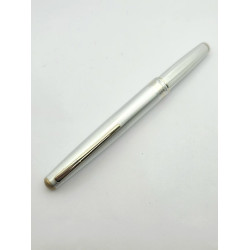 優選短鋼 =中古美品= Old Platinum 18K細軟尖 短鋼筆(銀色直條) 優選短鋼 =中古美品= Old Platinum 18K細軟尖 短鋼筆(銀色直條)