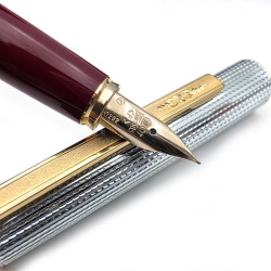 ☆ 全新品 ☆ PILOT 百樂 老款 LADY 銀格紋 14K 鋼筆(附原盒) ☆ 全新品 ☆ PILOT 百樂 老款 LADY 銀格紋 14K 鋼筆(附原盒)