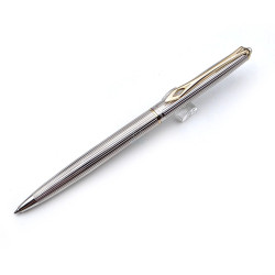 MIKIMOTO 御木本  珍珠頂 鍍鉻直條紋飾 原子筆 MIKIMOTO 御木本  珍珠頂 鍍鉻直條紋飾 原子筆