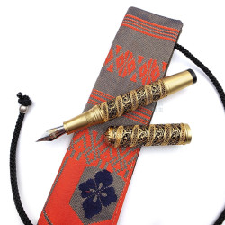 小品雅集訂製 布面 朱錦紅 單支裝筆套(約28.5cm x 5.3cm) 小品雅集訂製 布面 朱錦紅 單支裝筆套(約28.5cm x 5.3cm)