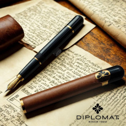 德國 DIPLOMAT 迪波曼 X.O. 系列 雪茄造型 全球限量 555 支 鋼筆 （駝色皮革）