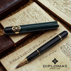 德國 DIPLOMAT 迪波曼 X.O. 系列 雪茄造型 全球限量 555 支 鋼筆 （賽車綠）