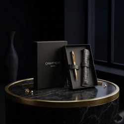 瑞士 CARAN D'ACHE 卡達 Ecridor 艾可朵 Damier 棋盤方格 原子筆＋筆套禮盒 (金色)