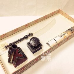 義大利 Bortoletti set82 羽毛沾水筆+墨水一瓶+筆座 組合(bianco白色羽毛款) 義大利 Bortoletti set82 羽毛沾水筆+墨水一瓶+筆座 組合(bianco白色羽毛款)