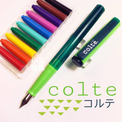 日本 COLTE 國民鋼筆+10色卡式墨水(綠色) 日本 COLTE 國民鋼筆+10色卡式墨水(綠色)