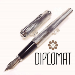 德國 DIPLOMAT 迪波曼 卓越A 銀格條紋 鋼筆(不鏽鋼尖) 德國 DIPLOMAT 迪波曼 卓越A 銀格條紋 鋼筆(不鏽鋼尖)