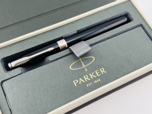 ☆ 中古品 ☆  PARKER 派克 商籟 18K 鋼筆 （麗黑白夾）B粗尖