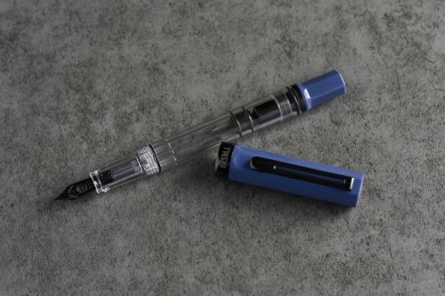 臺灣 TWSBI 三文堂 ECO 活塞鋼筆（秋藍&黑鈦）