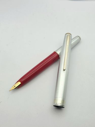 優選短鋼 =中古美品= Old Platinum 18K細軟尖 短鋼筆（銀色直條）
