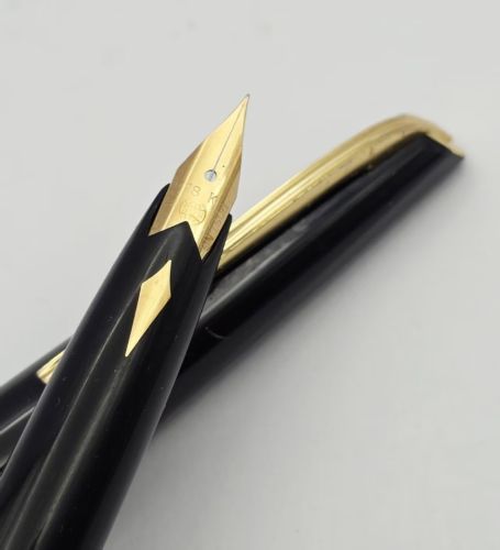 優選短鋼 =中古美品= 白金牌 Old Platinum 黑桿 短鋼筆 – 18K金筆尖 握位象嵌 M3704